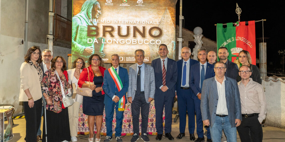Al Rettore Unical Leone ed al Professore Nardo il Premio Internazionale Bruno da Longobucco 2025