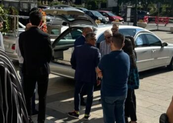 Un dolore silenzioso e dignitoso ha avvolto il Duomo per l’ultimo saluto al piccolo Francesco