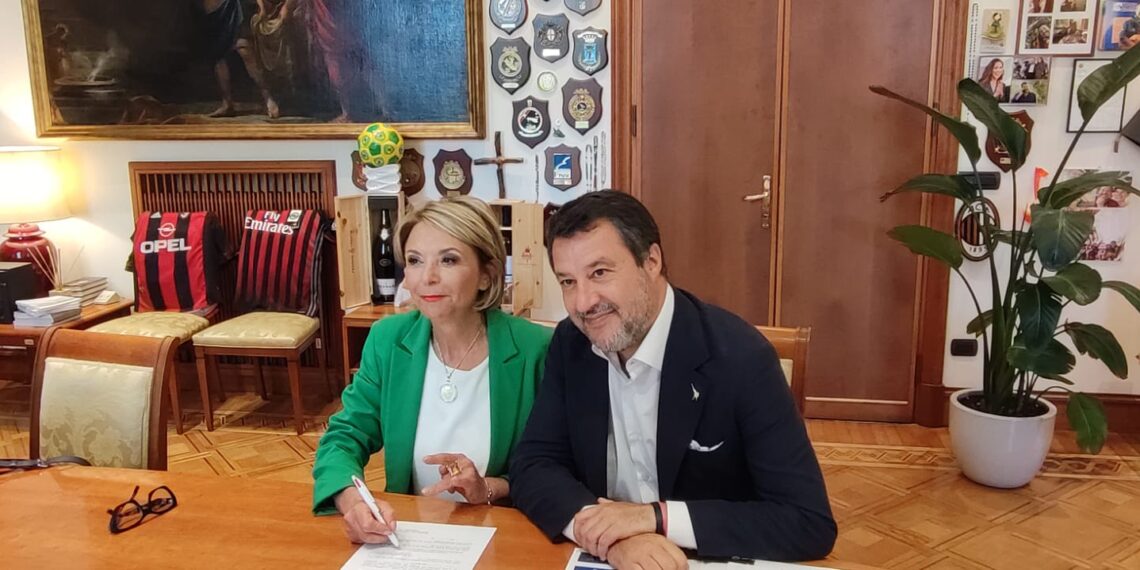 Verso le Regionali, Matteo Salvini ufficializza la candidatura dell'ex sindaco Maria Limardo con la Lega 1 Verso le Regionali, Matteo Salvini ufficializza la candidatura dell’ex sindaco Maria Limardo con la Lega