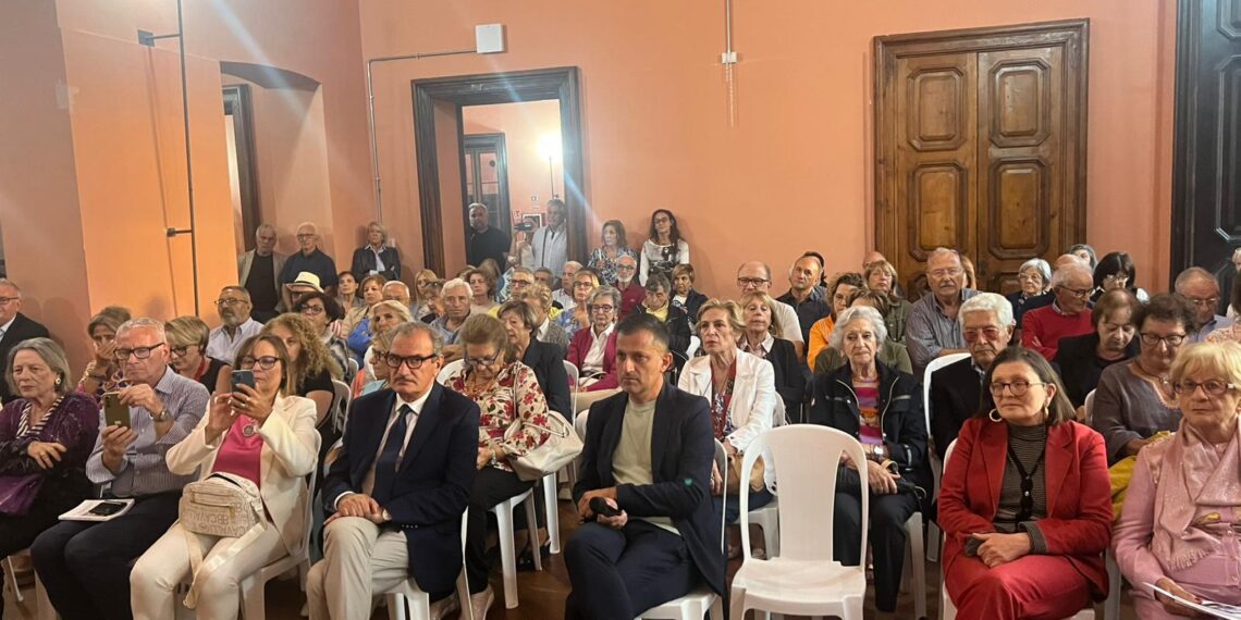 Grande successo per la presentazione di “Cenere e Mandorli” di Michele Petullà, Edizioni Libritalia 1 Grande successo per la presentazione di “Cenere e Mandorli” di Michele Petullà, Edizioni Libritalia