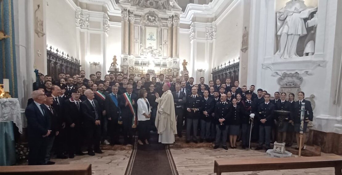 Anche a Vibo Valentia è stata celebrata la ricorrenza di S. Michele patrono della Polizia (VIDEO) 1 Anche a Vibo Valentia è stata celebrata la ricorrenza di S. Michele patrono della Polizia (VIDEO)