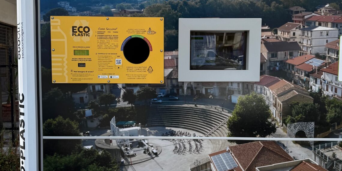 Nuovo mangiaplastica e app con i premi: Jonadi innova la raccolta differenziata