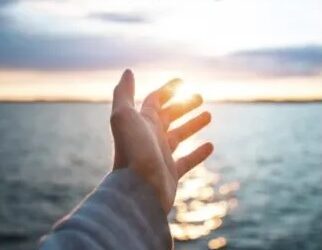 “Io Credo”: poesia, fede e rinascita. Domenico Nardo commuove Vibo Valentia