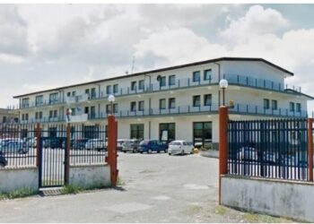 Scuola a Vibo Valentia: il sindaco gioca a Tetris con gli studenti