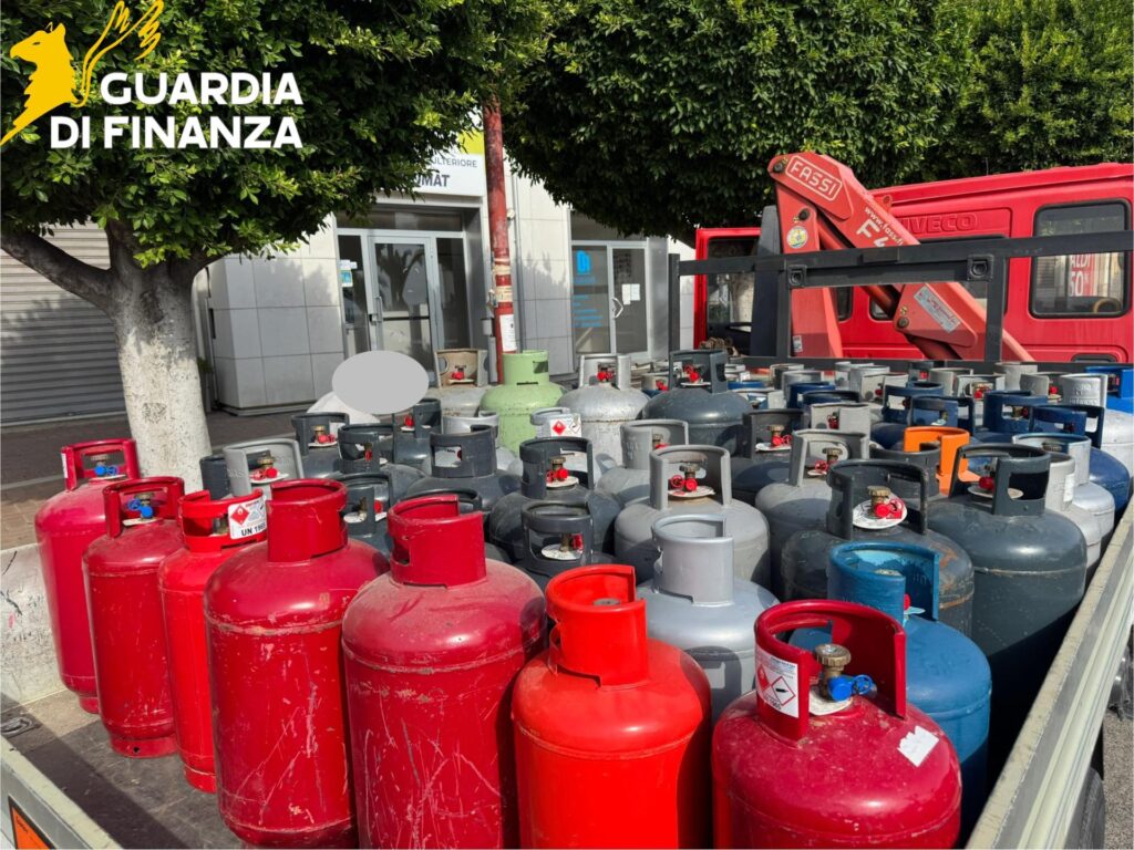 La Guardia di Finanza sequestra 70 bombole di GPL trasportate illegalmente 1 01102025 092530 IMG 2