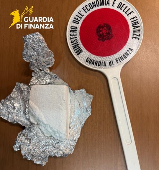 La Guardia di Finanza arresta una persona per il possesso di 205 grammi di cocaina 2 06102025 051124 Gdf1