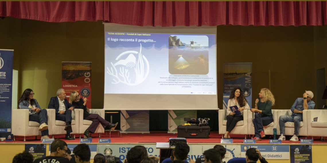 Al Nautico di Pizzo, l'Ente Parchi Marini spiega agli studenti come comprendere la biodiversità (VIDEO) 1 Al Nautico di Pizzo, l’Ente Parchi Marini spiega agli studenti come comprendere la biodiversità (VIDEO)
