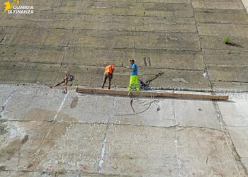 Caporalato e appalti pubblici, eseguite perquisizioni in tutta Italia, compresa Cosenza (VIDEO) 1 Caporalato e appalti pubblici, eseguite perquisizioni in tutta Italia, compresa Cosenza (VIDEO)