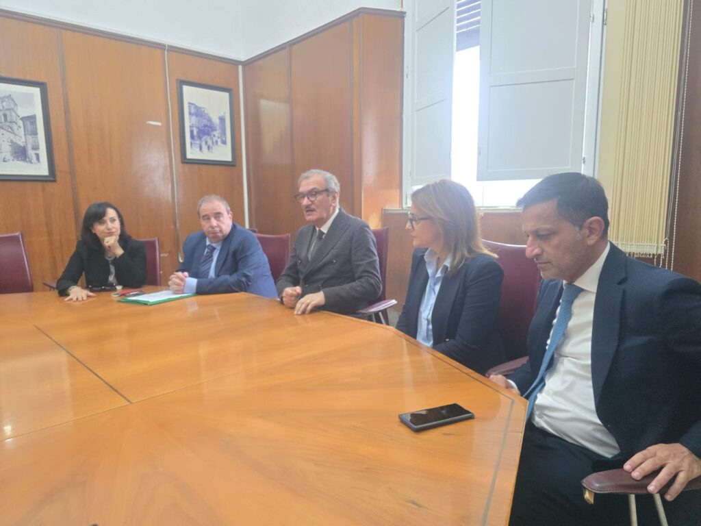 Comune di Vibo Valentia e Università della Calabria firmano il protocollo per un Centro di alta formazione in città 2 Franco Rubino Enzo Romeo firma protocollo alta formazione Vibo Valentia 3