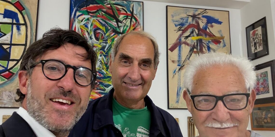 L'assessore ai Lavori pubblici di Catanzaro in visita alla Galleria Arte Spazio di Luigi Verrino 1 L’assessore ai Lavori pubblici di Catanzaro in visita alla Galleria Arte Spazio di Luigi Verrino