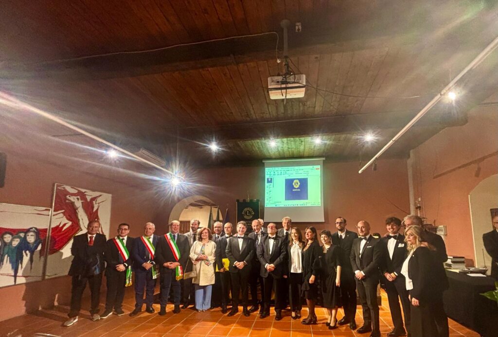 Promozione Calabria Autentica, il crest dei Lions all’agrichef Enzo Barbieri 4 LIONS BARBIERI OTT 2025 10