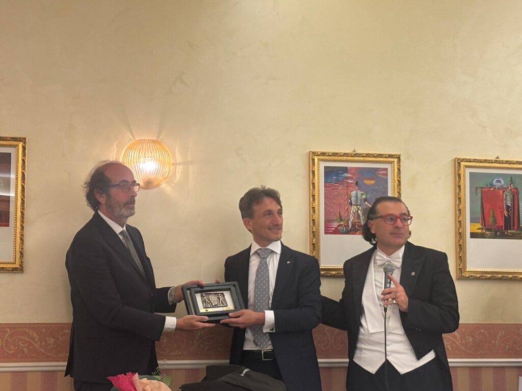 Promozione Calabria Autentica, il crest dei Lions all’agrichef Enzo Barbieri 5 LIONS BARBIERI OTT 2025 11