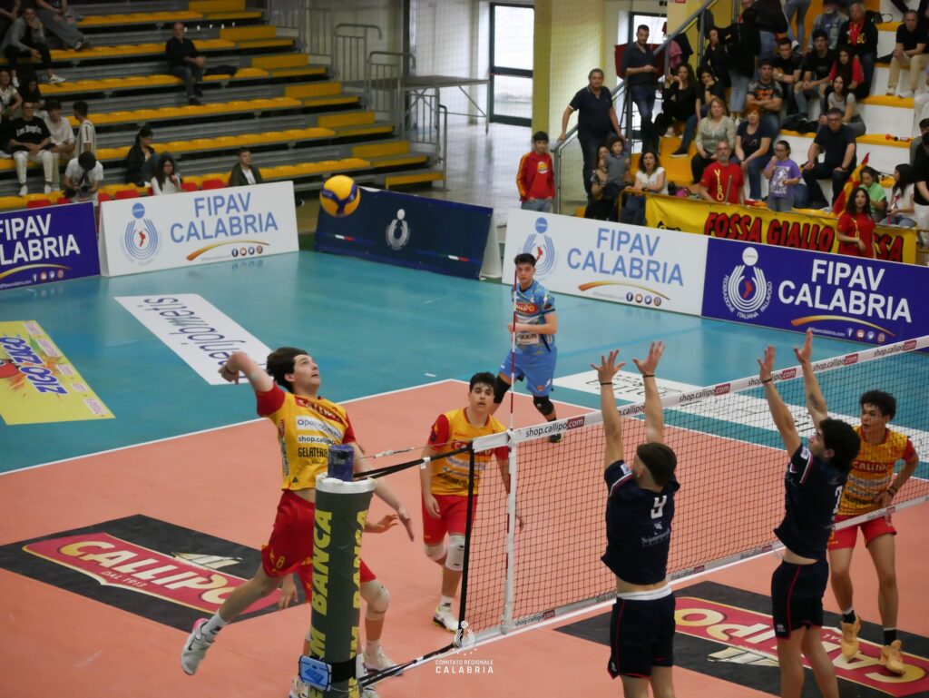 La pallavolo calabrese scende in campo: al via anche i campionati di serie C e di serie D 1 Una foto darchivio del campionato regionale di Serie C maschile