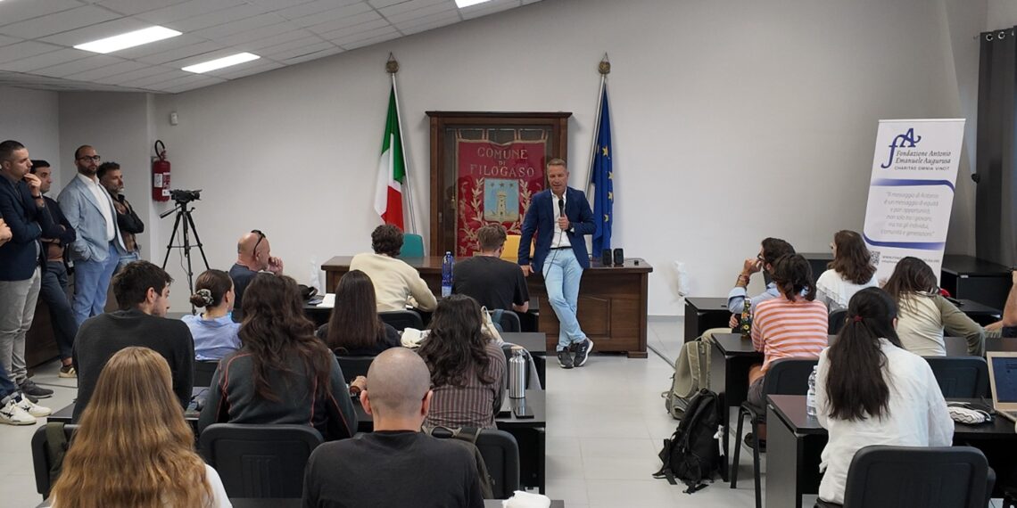 Alla Fondazione Augurusa una lezione di legalità e etica pubblica del Procuratore Camillo Falvo (VIDEO) 1 Alla Fondazione Augurusa una lezione di legalità e etica pubblica del Procuratore Camillo Falvo (VIDEO)