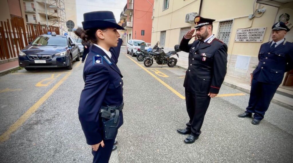La Polizia Penitenziaria fa visita al Comando dei Carabinieri in segno di vicinanza per la morte dei tre militari 2 WhatsApp Image 2025 10 16 at 13.16.23