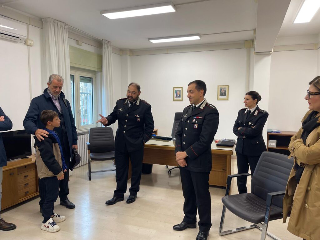 Una delegazione del Convitto Filangeri fa visita al Comando provinciale dei Carabinieri di Vibo Valentia (VIDEO) 4 WhatsApp Image 2025 10 22 at 14.08.57 1