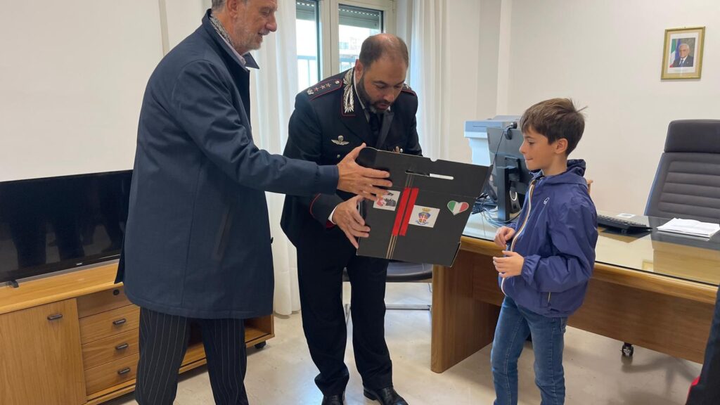 Una delegazione del Convitto Filangeri fa visita al Comando provinciale dei Carabinieri di Vibo Valentia (VIDEO) 8 WhatsApp Image 2025 10 22 at 14.08.59