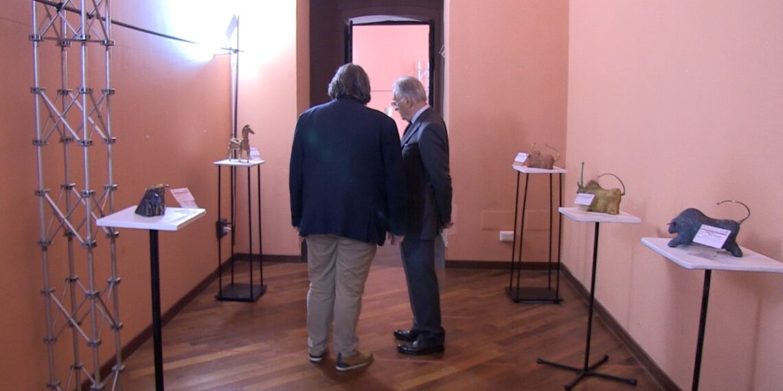 A Palazzo Gagliardi una Collettiva di Scultura per onorare la memoria dell'artista Gregorio Prestia (VIDEO) 1 A Palazzo Gagliardi una Collettiva di Scultura per onorare la memoria dell’artista Gregorio Prestia (VIDEO)