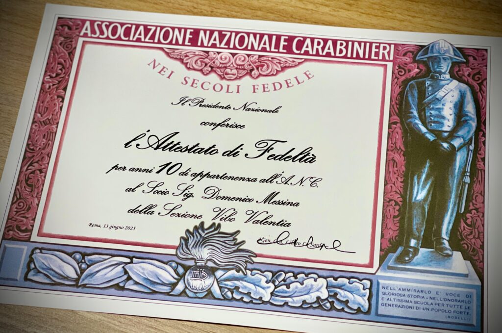 Consegnati gli Attestati di Fedeltà ai soci dell’Associazione Nazionale Carabinieri di Vibo Valentia 4 WhatsApp Image 2025 10 24 at 20.33.22