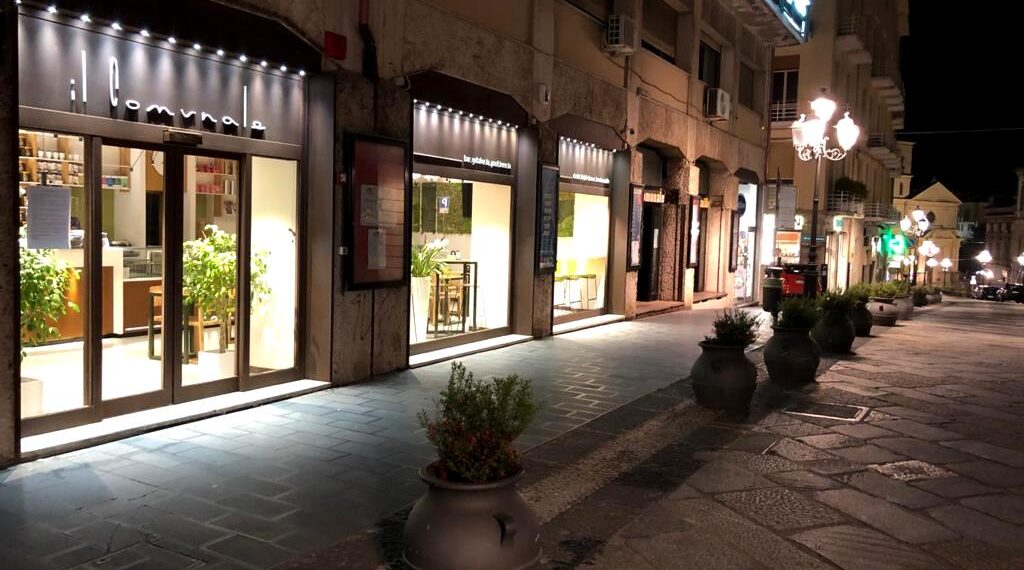 Ladri portano via la cassa automatica del Bar Comunale di Catanzaro 1 Ladri portano via la cassa automatica del Bar Comunale di Catanzaro