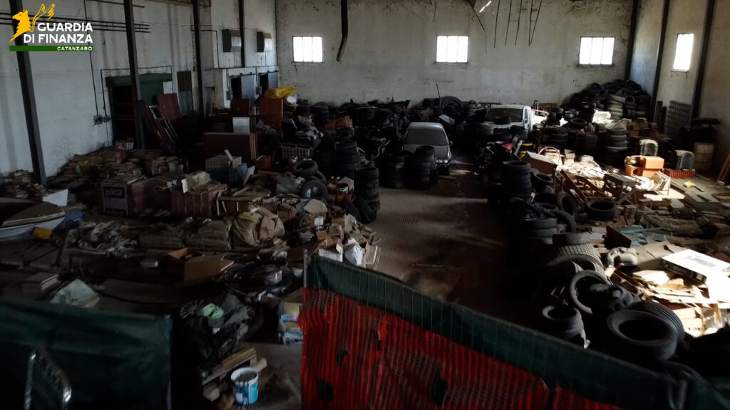 A Isca sullo Ionio sequestrato un fabbricato adibito a discarica abusiva (VIDEO) 1 da mettere su dvd.00 00 59 05.Immagine1347