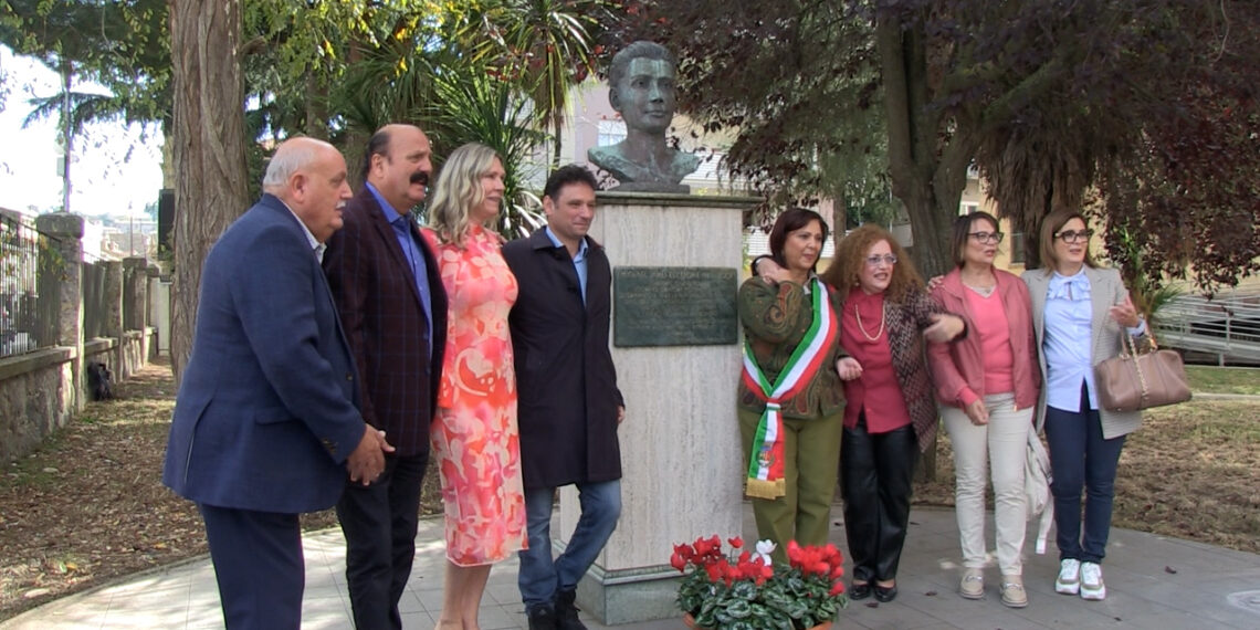 Intitolata una piazza al giovane attore italo canadese di origine vibonese Michael Cuccione (VIDEO) 1 Intitolata una piazza al giovane attore italo canadese di origine vibonese Michael Cuccione (VIDEO)