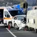Sono morti tutti e tre gli occupanti dell’auto che si è schiantata contro un pullman sulla statale ionica