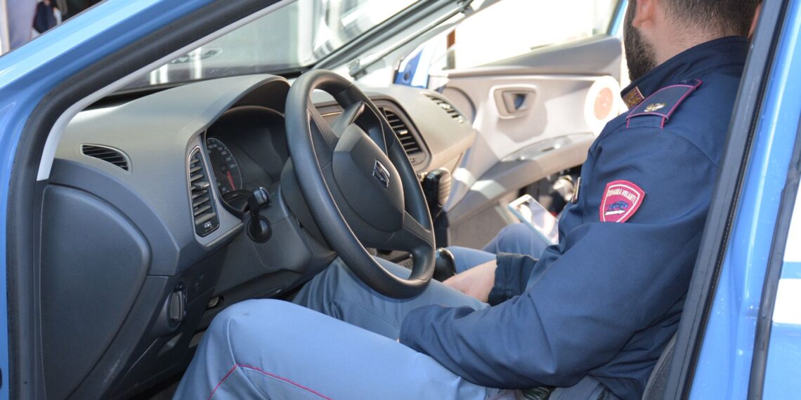 Donna georgiana arrestata per maltrattamenti nei confronti del compagno 1 Donna georgiana arrestata per maltrattamenti nei confronti del compagno