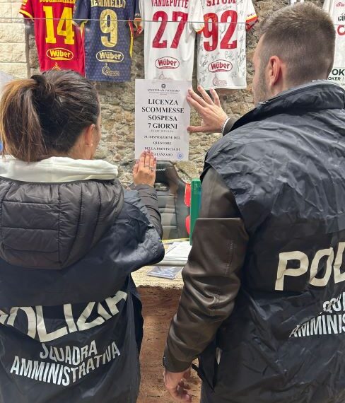 Controlli negli esercizi commerciali che che raccolgono scommesse a Catanzaro