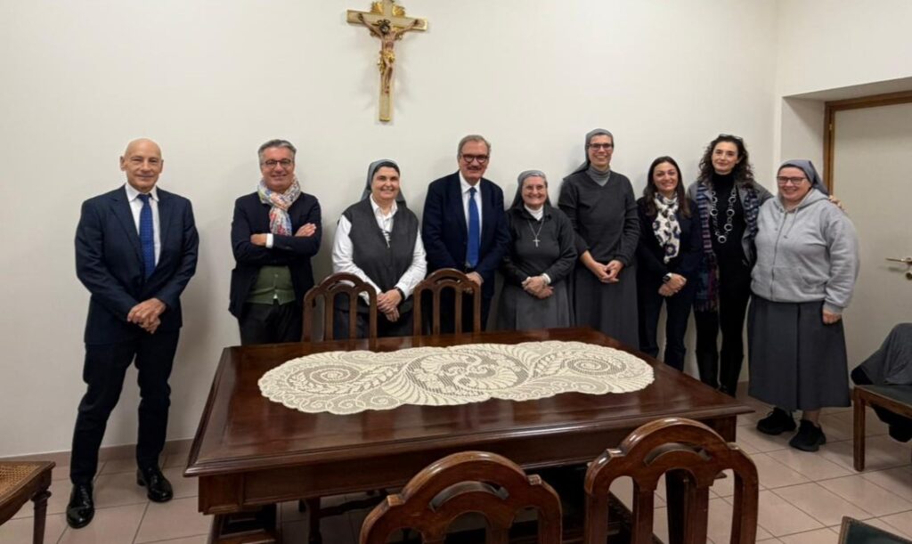 Delegazione comunale a Roma con le suore di carita
