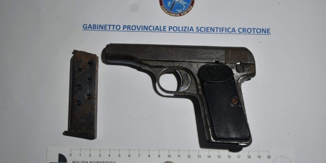 Giovane commerciante arrestato a Crotone dalla Polizia