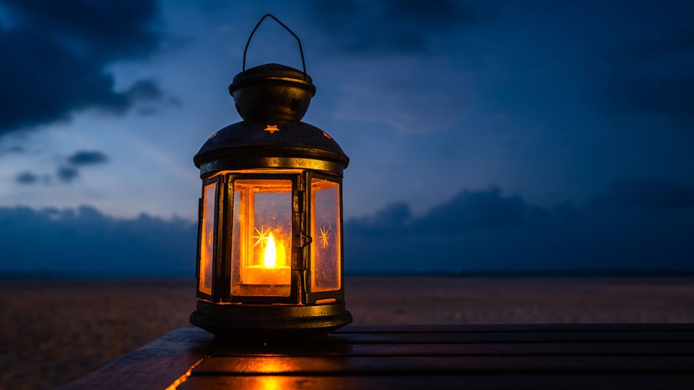 Lanterna by Eleonore H Adobe Stock