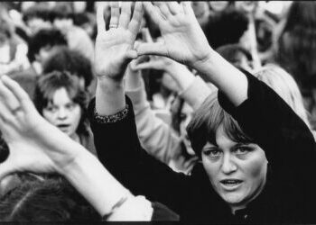 Il coraggio di denunciare pubblicamente una violenza nell’aula istituzionale è un atto politico di altissimo valore