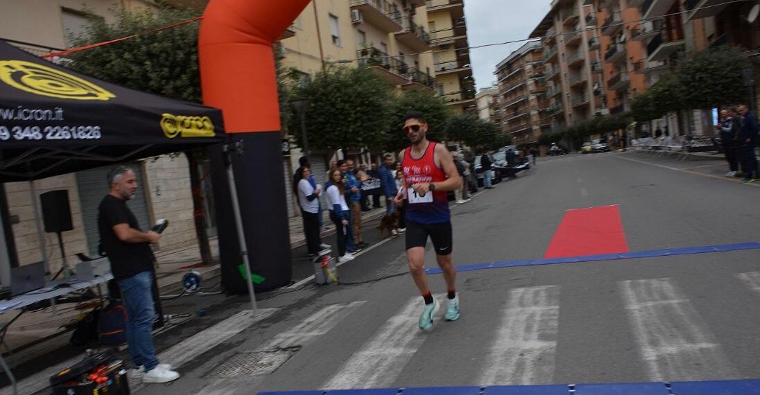Il lametino Salvatore Curcio Campione Regionale nella mezza maratona di Corigliano-Rossano