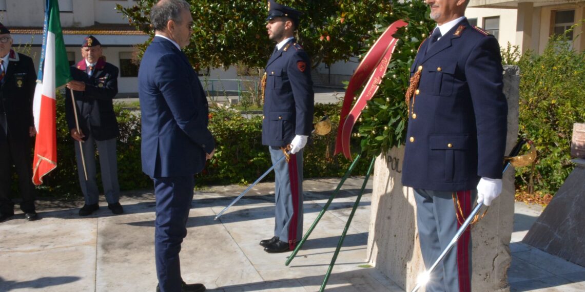 Il questore di Vibo Valentia omaggia i caduti della Polizia di Stato