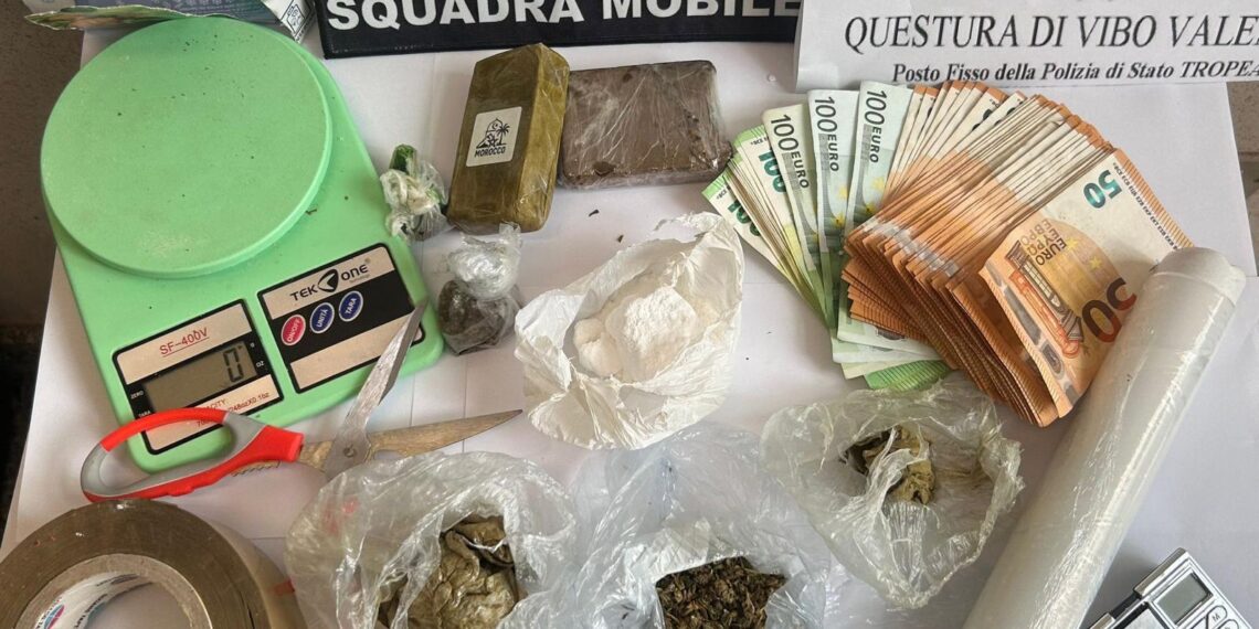 Sorpreso ed arrestato dalla Polizia per spaccio di droga