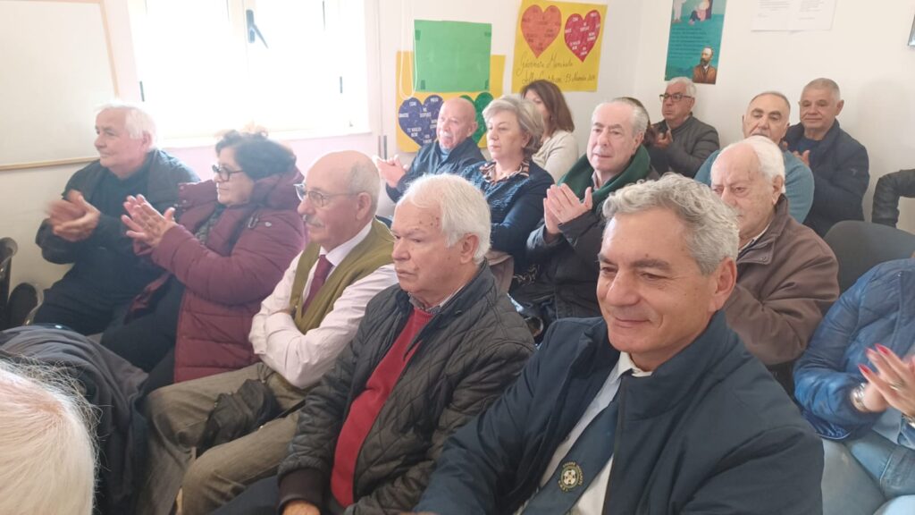 L'UIR di Vibo Valentia regala la Bandiera Italiana all'associazione Il Dono di Jonadi (VIDEO) 7 WhatsApp Image 2025 11 22 at 10.28.31