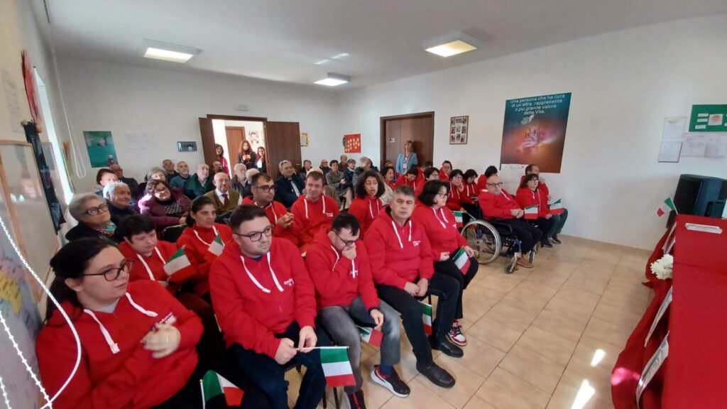 L'UIR di Vibo Valentia regala la Bandiera Italiana all'associazione Il Dono di Jonadi (VIDEO) 9 WhatsApp Image 2025 11 22 at 10.28.33 1