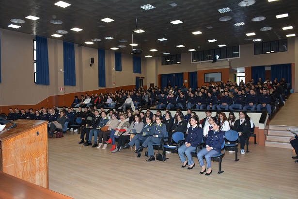 "Questo non è amore", alla Scuola Allievi Agenti della Polizia, un incontro con studenti ed atleti 7 WhatsApp Image 2025 11 25 at 16.33.09