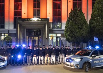 Giornata per l’eliminazione della violenza contro le donne, la Questura si tinge di arancione