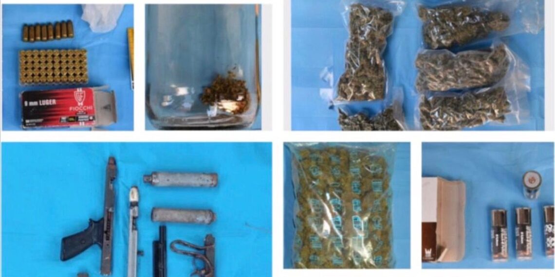 Droga e armi clandestine trovate a Tropea dalla Polizia 1 Droga e armi clandestine trovate a Tropea dalla Polizia