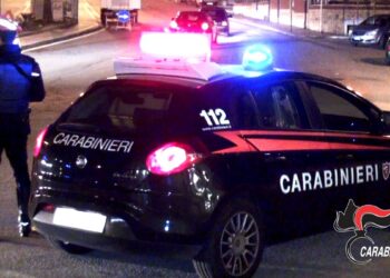 Truffatore cerca di sfuggire ai suoi inseguitori e si rifugia in comune, i Carabinieri lo arrestano