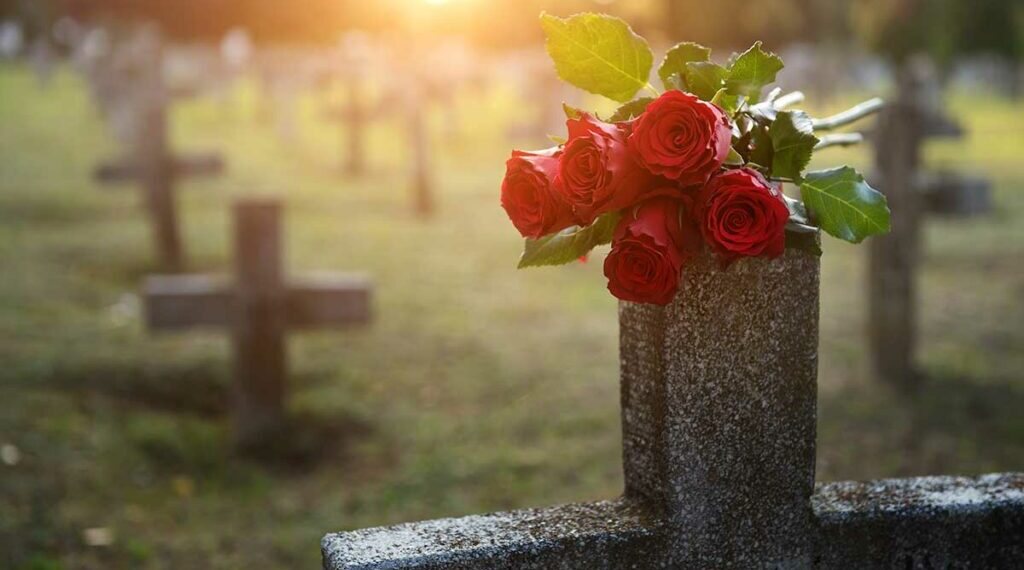 Don Fiorillo, oggi è un giorno di silenzio e di rispetto per il dolore della morte che lacera tutti, credenti e non credenti 1 Don Fiorillo, oggi è un giorno di silenzio e di rispetto per il dolore della morte che lacera tutti, credenti e non credenti