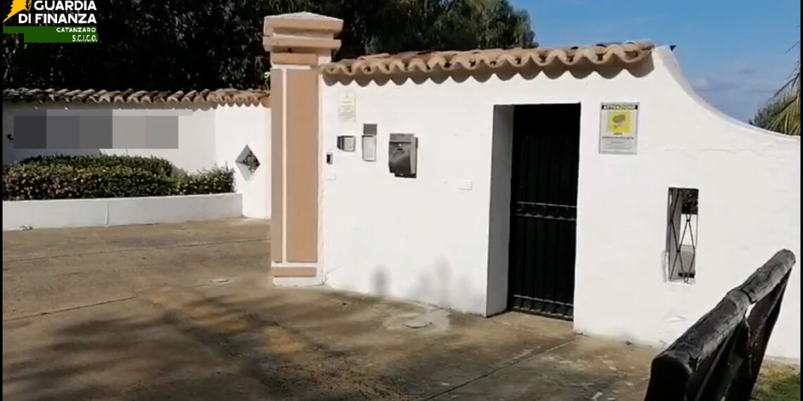 Sequestrati beni per oltre 4,5 milioni di euro a due esponenti della cosca Anello-Fruci di Filadelfia (VIDEO)