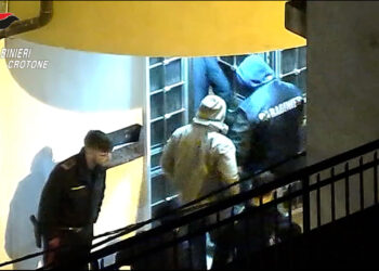 Avevano agevolato la latitanza di due sodali della locale di Cirò: arrestati dai Carabinieri (VIDEO)