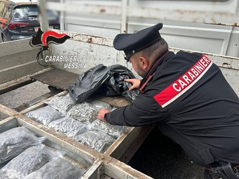 Traffico di droga tra la Calabria e la Sicilia un arresto 1 Traffico di droga tra la Calabria e la Sicilia un arresto