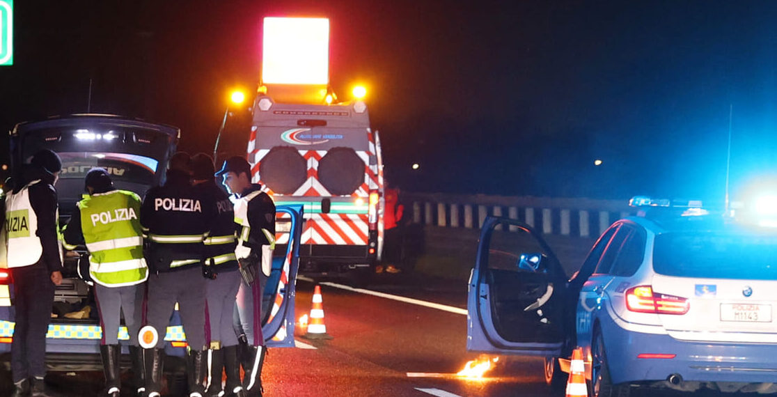 Incidente all'alba sull'autostrada A2 del Mediterraneo 1 Un 58enne di Catanzaro perde la vita in un incidente nel Bresciano