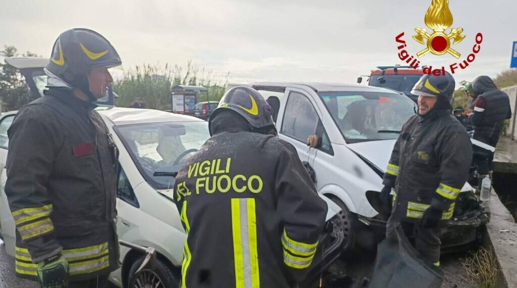 Il bilancio dell’incidete di questa mattina sulla SS 106 è di quattro feriti