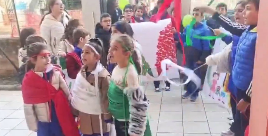 San Gregorio d’Ippona: gli alunni della primaria hanno ricordato i tre Carabinieri caduti a Castel d’Azzano (VIDEO) 1 San Gregorio d’Ippona: gli alunni della primaria hanno ricordato i tre Carabinieri caduti a Castel d’Azzano (VIDEO)