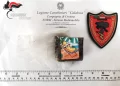 I Carabinieri notano uno strano via-vai da un appartamento e dentro trovano della droga
